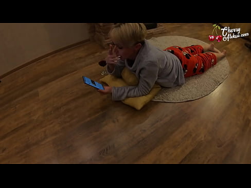 ❤️ Šialená blondínka fajčí obrovský penis a skáče na ňom - análny sex ❤❌ Šukanie video na porno sk.hqpornvideos.ru ❌❤