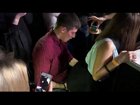 ❤️ Skutočný sex v ruskom nočnom klube. 18-ročné ruské dievča v análnom otvore a vagíne jebané v nočnom klube ❤❌ Šukanie video na porno sk.hqpornvideos.ru ❌❤